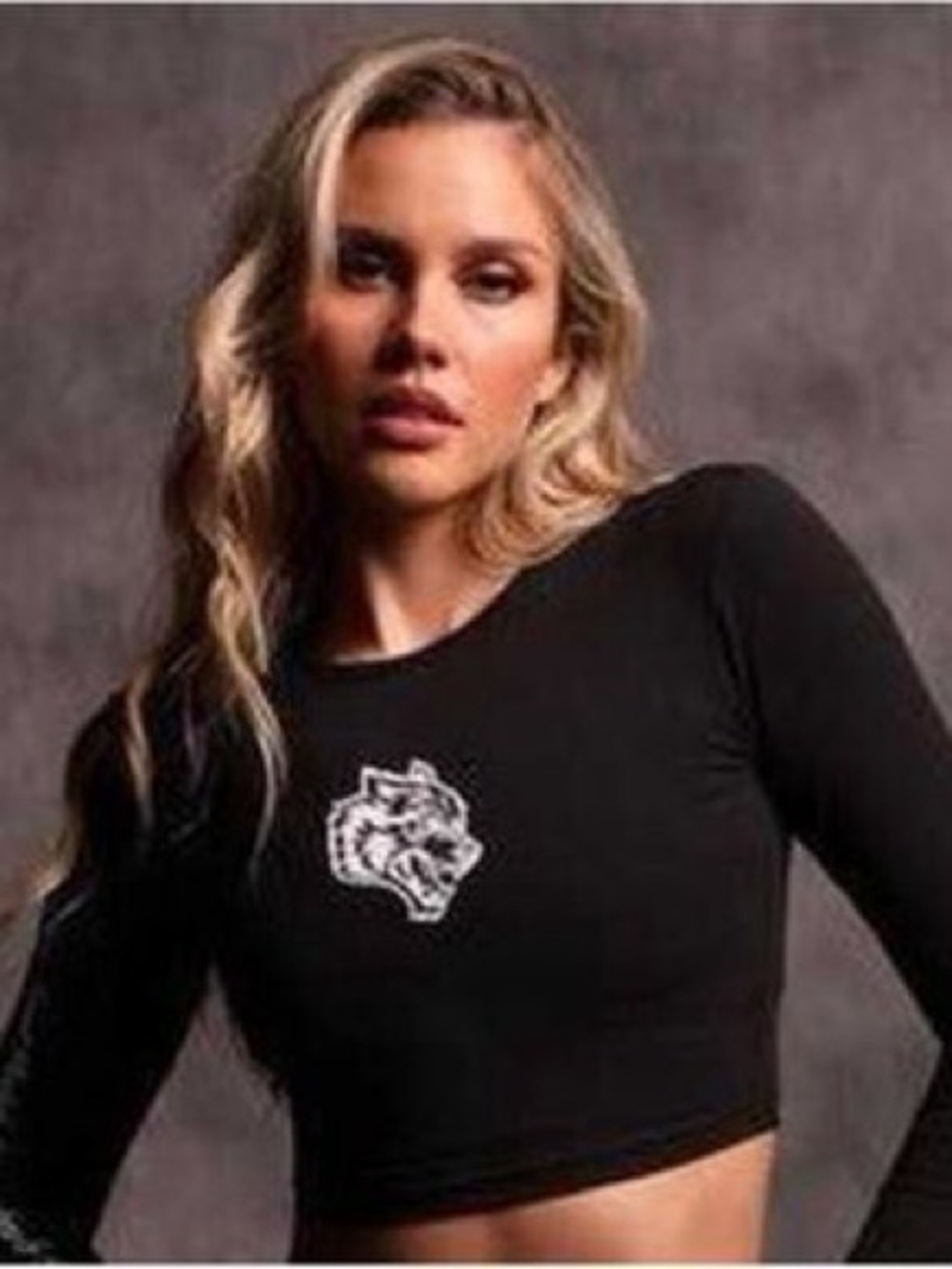 Darc Sport SHE “Wolves” Cropped Long Sleeve Graphic Shirt, Black, Size S, NWOT